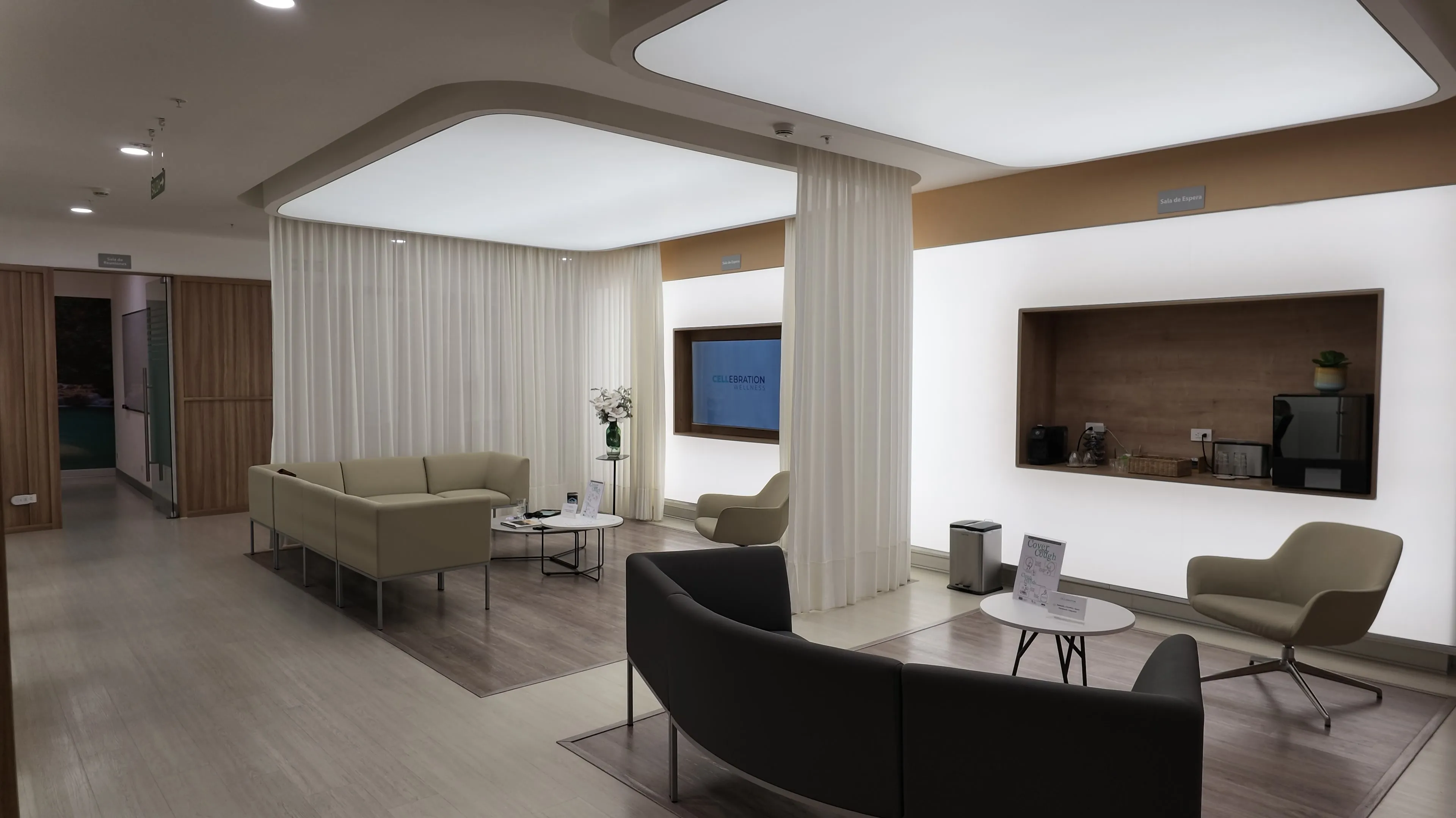 The patient lounge inside Cellebration Wellness in Escazú