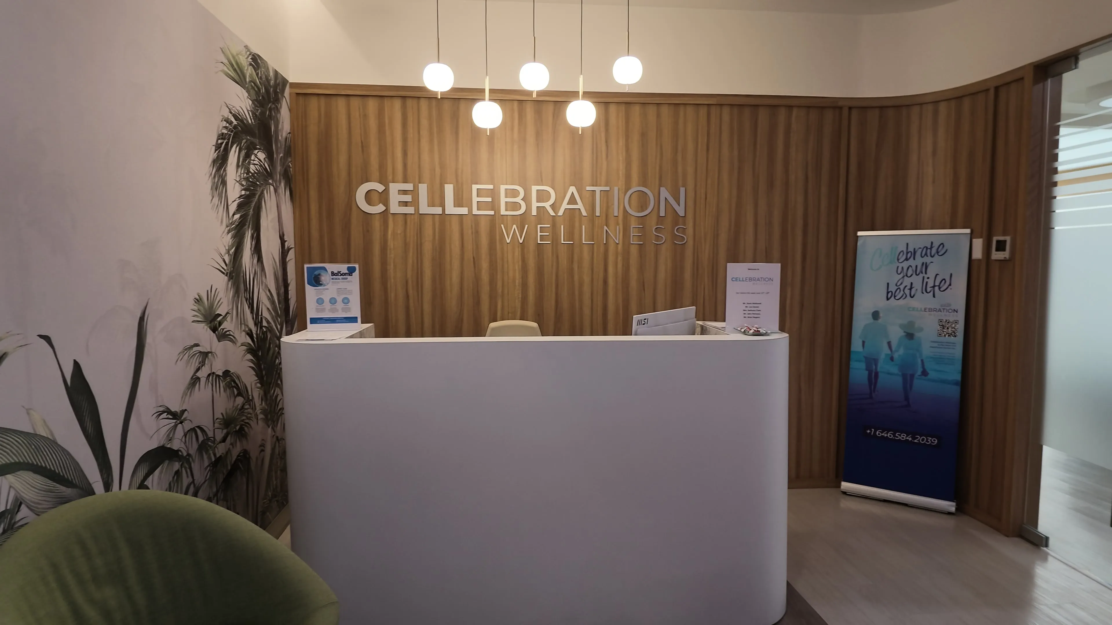 The warm wood reception area at Cellebration Wellness in Escazú